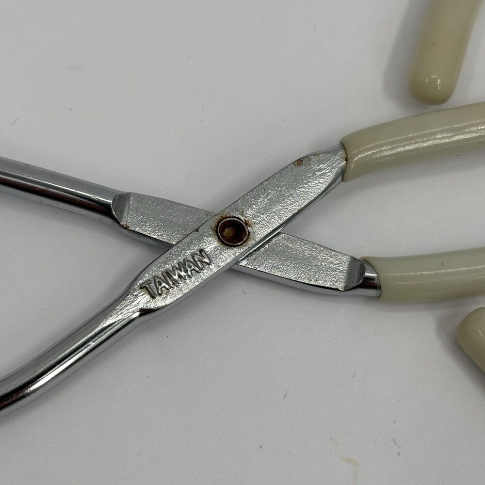 Vintage Scissor Style Tongs  Ivory Vinyl Rubber Coated Handles Hot Dog Grabber - Picture 10 of 12
